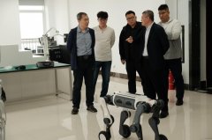 威思顿公司一行先后参不雅了我校机械人智能交